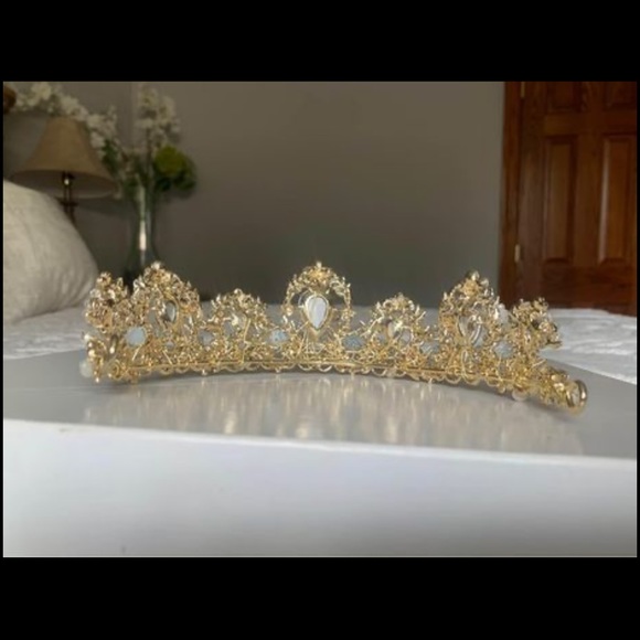 Wedding crown - Picture 3 of 5